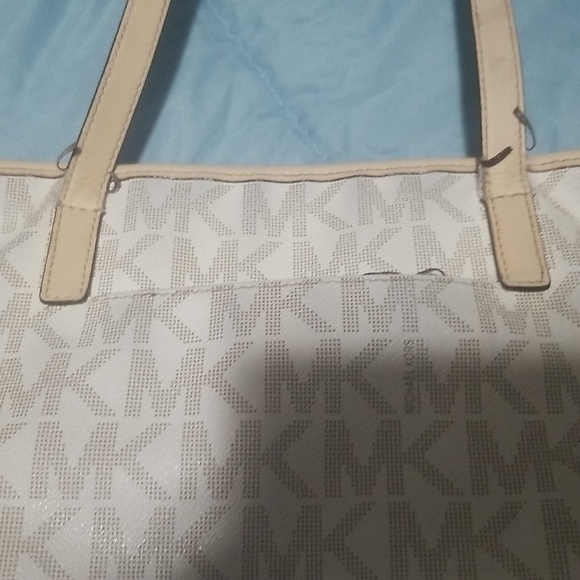 Large MK Tote - Picture 4 of 8